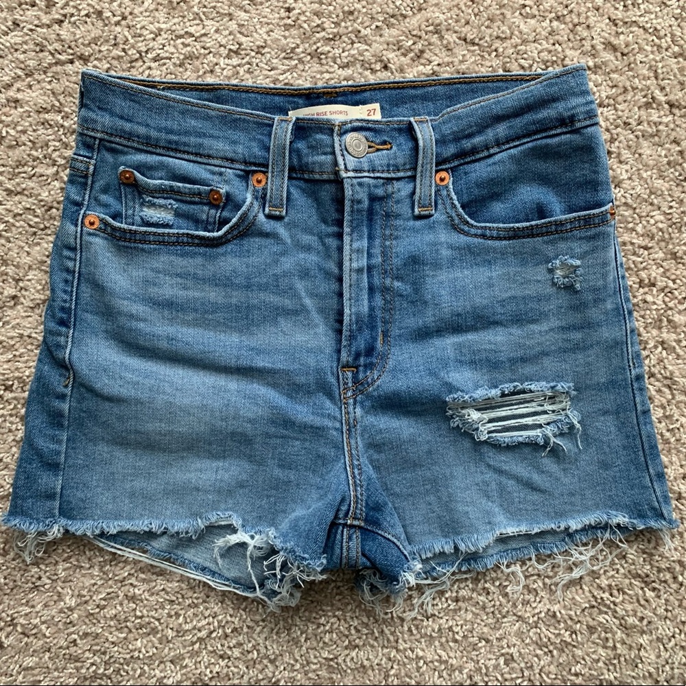 Levi’s stretchy high rise short